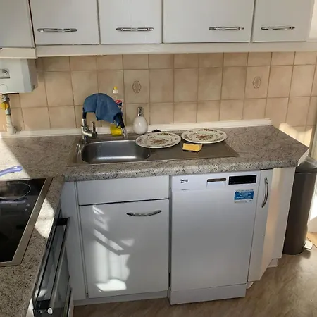 In Schwerin, Ferienwohnung, Moebliert F 4 Personen Appartamento