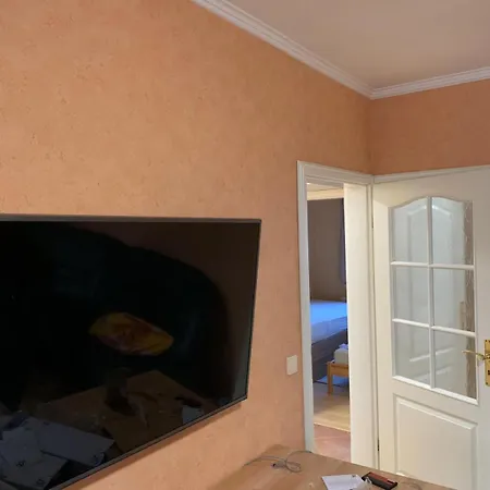 Appartamento In Schwerin, Ferienwohnung, Moebliert F 4 Personen *